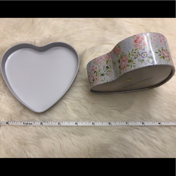 Keller-Charles Philadelphia Tin by Navina Capecci - Picture 4 of 5